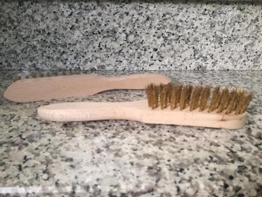 BROSSES EN LAITON ET BOIS